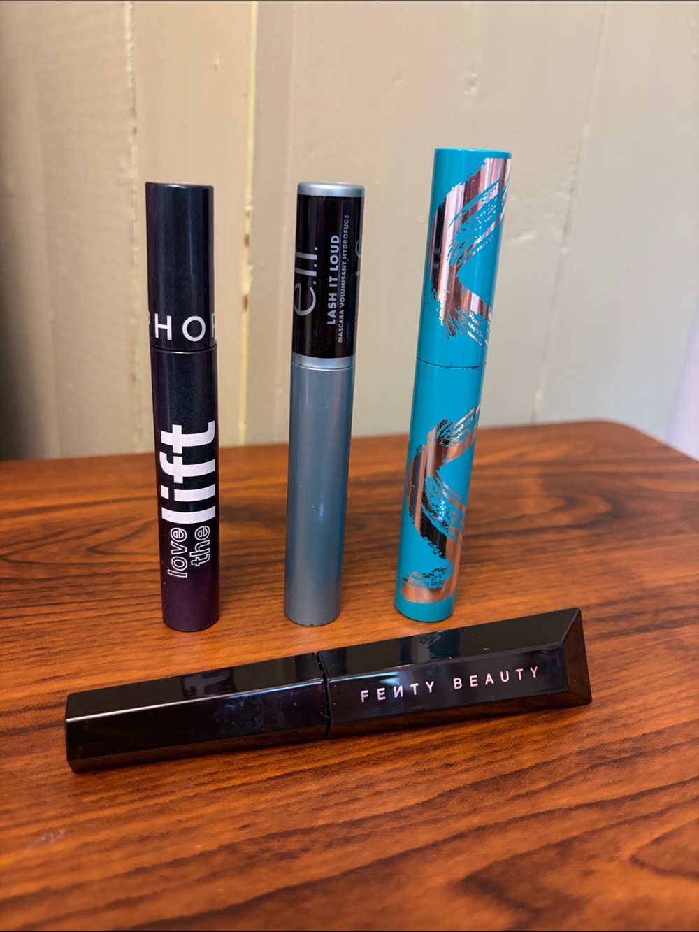 4 Mascaras in Black